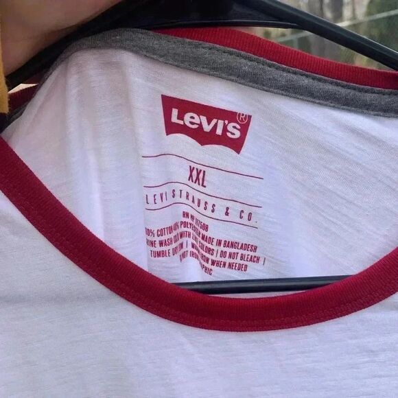 NWT Levi’s Mens Short Sleeve Shirt Red and White - Picture 3 of 3
